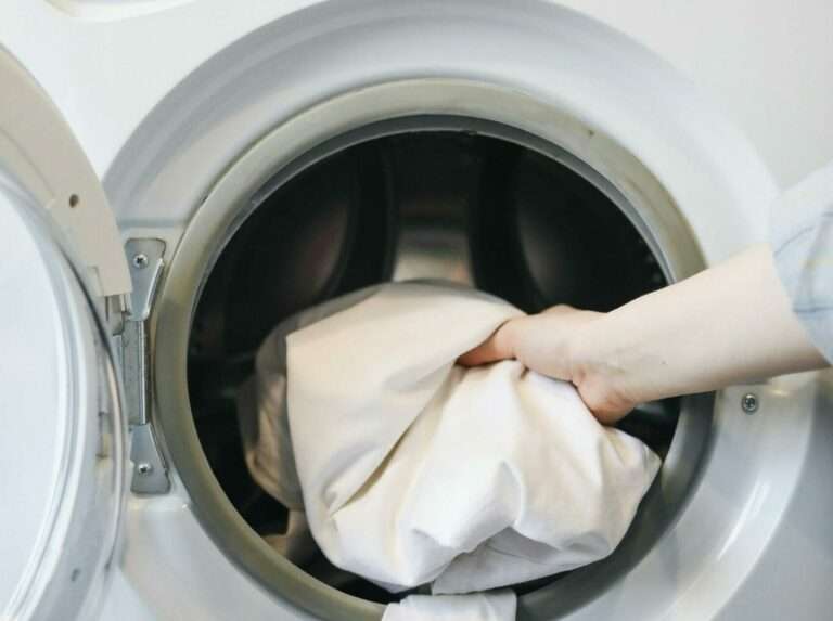 Lave-linge qui vibre ou fait du bruit : 7 solutions simples et réparations