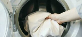 Lave-linge qui vibre ou fait du bruit : 7 solutions simples et réparations