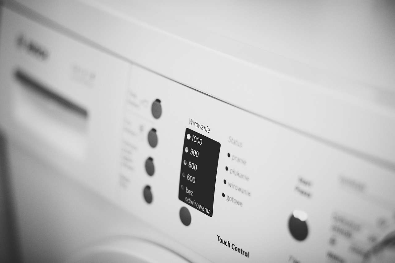 Fuite d’eau et électroménager : les vérifications rapides avant de faire appel à un professionnel